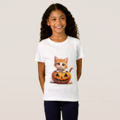 ハロウィンのカボチャ畑でにっこり子猫 🎃 Tシャツ (正面フル)
