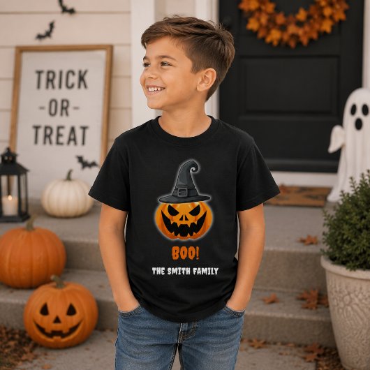 ハロウィンのカボチャ「ブー!」- 名前入り Tシャツ