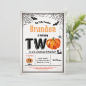 ハロウィンのカボチャ 2歳の誕生日パーティー ラスティック 招待状 (スタンド正面)