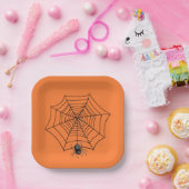 ハロウィンのクモの巣の中のクモ ペーパープレート (パーティー)