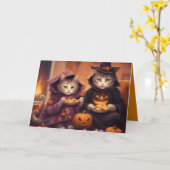 ハロウィンのコスチュームを着た2匹の子猫とお菓子 カード (黄色い花)