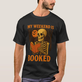 ハロウィンのスケルトンが「週末は予定が埋まってるよ」と読んでいる Tシャツ