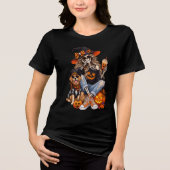 ハロウィンのスケルトンの魔法使いの女の子と犬 トライブレンドTシャツ (正面)