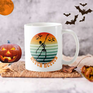 ハロウィンのダンスするスケルトンは日の入りコウモリの中でいつもより元気 コーヒーマグカップ