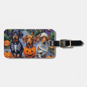 ハロウィンのトリック・オア・トリートをするダックスフント ラゲッジタグ