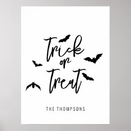 ハロウィンのトリック・オア・トリート 黒い手書き風フォントとコウモリ ポスター