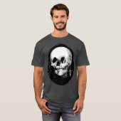 ハロウィンのドクロが鏡に映る女性 Tシャツ (正面フル)