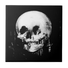 ハロウィンのドクロの鏡像の女性