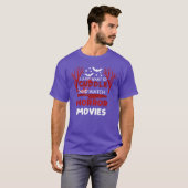 ハロウィンのホラー映画を見て寄り添いたい Tシャツ (正面フル)