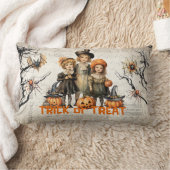 ハロウィンの伝統的衣装を着たヴィンテージ ランバークッション (ブランケット)