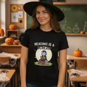 ハロウィンの図書館司書「読書は悲鳴を上げる」 Tシャツ