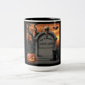 ハロウィンの墓石ユーモア「シーヨナラ」 ツートーンマグカップ (中央)