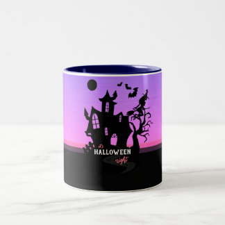 ハロウィンの夕焼けの夜 魔女とコウモリに取り憑かれた家 ツートーンマグカップ