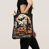 ハロウィンの夜、かぼちゃとお化け屋敷でお楽しみください トートバッグ (クローズアップ)