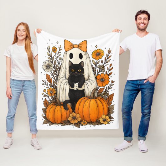 ハロウィンの幽霊が黒猫を持つ  フリースブランケット (インサイチュ)
