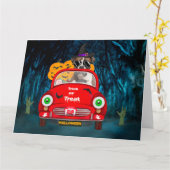 ハロウィンの恐怖！ボクサー犬が運転する車 カード (黄色い花)