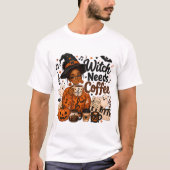 ハロウィンの愉快な音楽教師の魔女はコーヒーが必要 Tシャツ (正面)
