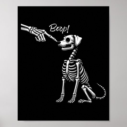 ハロウィンの愛らしい子犬 スケルトンの手で撫でられる犬 ポスター (正面)