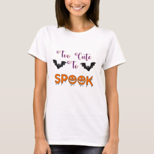 ハロウィンの楽しみがぎゅっと詰まった「Too Cute To Spook」デザイン🎃 Tシャツ