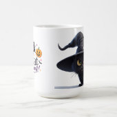 ハロウィンの楽しみのためのスプーキーな黒猫の魔女の肖像画 コーヒーマグカップ (中央)