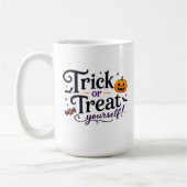 ハロウィンの楽しみのためのスプーキーな黒猫の魔女の肖像画 コーヒーマグカップ (左)