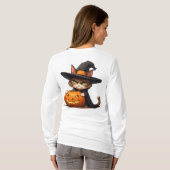 ハロウィンの楽しみをもたらすかぼちゃを持つ怒った魔女猫 🎃 Tシャツ (裏面フル)