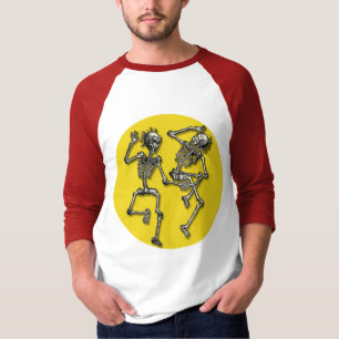 ハロウィンの満月が付いている踊りの骨組 Tシャツ