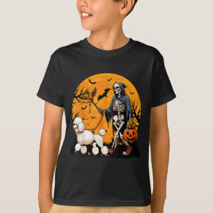 ハロウィンの犬のスケルトンが犬を先導 ハロウィン トイプードル Tシャツ