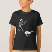 ハロウィンの骨格を走る面白いグラウンド Tシャツ (正面)