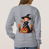 ハロウィンの魔女とかぼちゃの収穫の楽しみ スウェットシャツ (裏面)