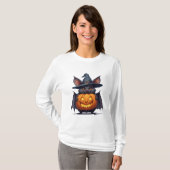 ハロウィンの魔女のコウモリがジャック・オ・ランタンを抱える🦇 Tシャツ (正面フル)
