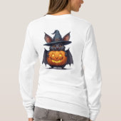 ハロウィンの魔女のコウモリがジャック・オ・ランタンを抱える🦇 Tシャツ (裏面)