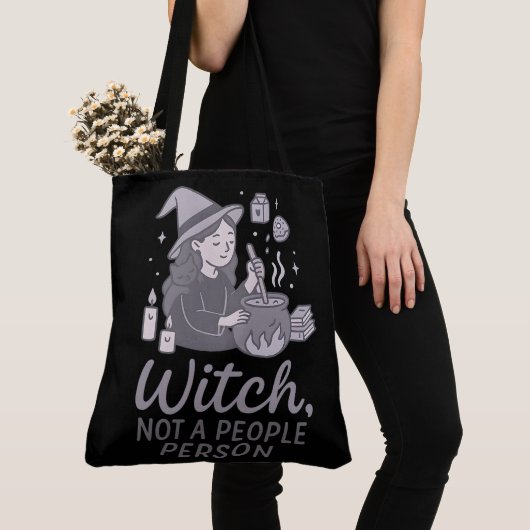 ハロウィンの魔女は人付き合いが嫌い トートバッグ (クローズアップ)