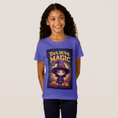 ハロウィンの魔女キャラクターとカボチャのディスプレイ Tシャツ (正面フル)