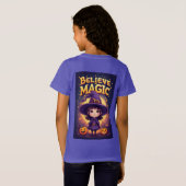 ハロウィンの魔女キャラクターとカボチャのディスプレイ Tシャツ (裏面フル)