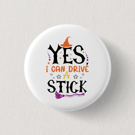 ハロウィンの魔法使いの面白いTシャツ Yes I Can Drive A Stick  缶バッジ (正面)