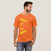 ハロウィンの黄色いコウモリ Tシャツ (正面フル)