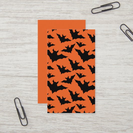 ハロウィンの黒いコウモリ オレンジのクールなスプーキーなパターン 名刺 (正面/裏面インサイチュ)