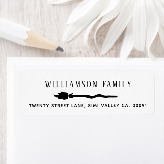 ハロウィンの黒く及び白い魔法使いのほうきの柄 ラベル (インサイチュ)