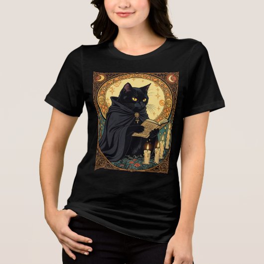 ハロウィンの黒猫が本を読む トライブレンドＴシャツ (正面)