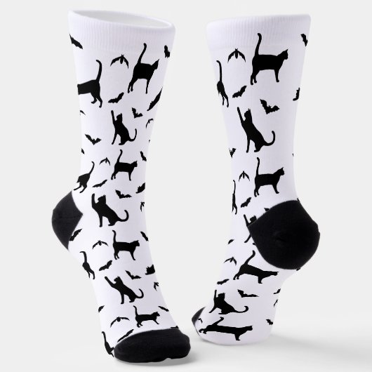 ハロウィンの黒猫とコウモリのデザイン ソックス (傾斜あり)