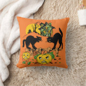 ハロウィンの2匹の黒猫およびお化け屋敷 クッション (ブランケット)