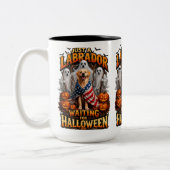 ハロウィンを待つラブラドール マグカップ (左)