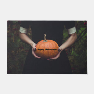 ハロウィンカボチャを持つ女性 ドアマット
