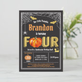 ハロウィンキッズ4th誕生日の招待状。黒金ゴールド 招待状 (スタンド正面)