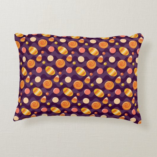 ハロウィンキャンディーコーンキャンディーが紫に アクセントクッション (裏面)