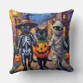 ハロウィンコスチュームの黒猫のトリック・オアトリート クッション (裏面)