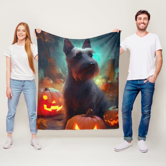 ハロウィンスコティッシュテリアとカボチャ怖い フリースブランケット (インサイチュ)