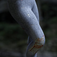 ハロウィンゾンビコスチュームにリッピングされたジーンズレギンス