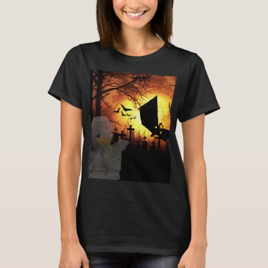 ハロウィンデザインのコウモリ、月、ミイラ Tシャツ (正面)